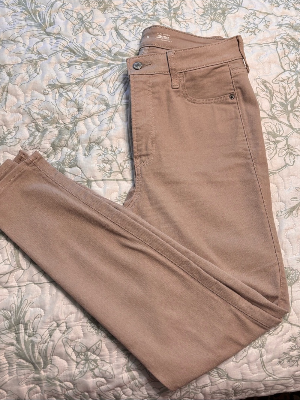Old Navy Women’s Skinny Jeans in Taupe